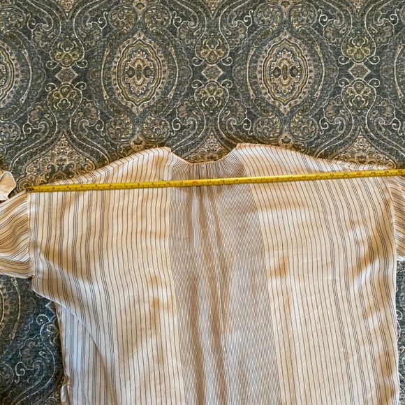 Vince Cream w/Black Variegated Stripes Tunic Blouse, Size Medium - Picture 6 of 8